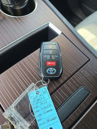 2022 Toyota Sienna LE 8-Passenger 120.5" WB - miniatura 8