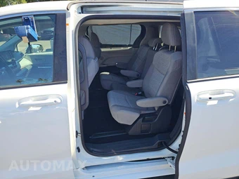 2022 Toyota Sienna LE 8-Passenger 120.5" WB - miniatura 10