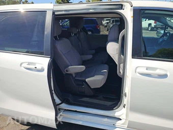 2022 Toyota Sienna LE 8-Passenger 120.5" WB - miniatura 14
