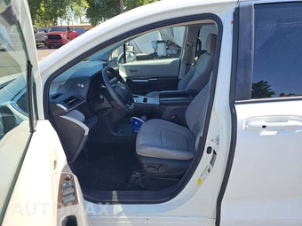 2022 Toyota Sienna LE 8-Passenger 120.5" WB - miniatura 3