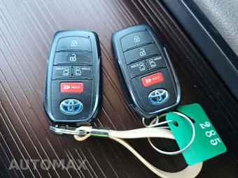 2022 Toyota Sienna LE 8-Passenger 120.5" WB - miniatura 5