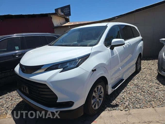 2022 Toyota Sienna LE 8-Passenger 120.5" WB