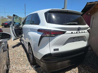 2022 Toyota Sienna LE 8-Passenger 120.5" WB - miniatura 2