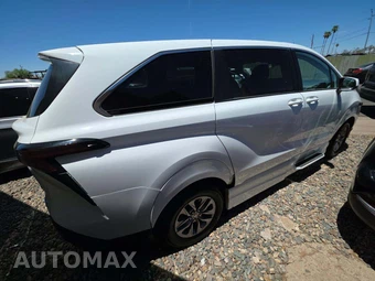2022 Toyota Sienna LE 8-Passenger 120.5" WB - miniatura 3