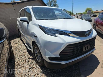 2022 Toyota Sienna LE 8-Passenger 120.5" WB - miniatura 4