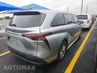 2022 Toyota Sienna LE 8-Passenger 120.5" WB - miniatura 4