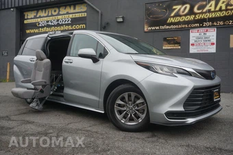 2022 Toyota Sienna LE 8-Passenger 120.5" WB