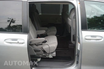 2022 Toyota Sienna LE 8-Passenger 120.5" WB - miniatura 35