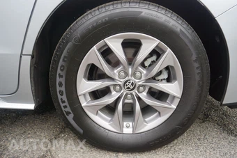 2022 Toyota Sienna LE 8-Passenger 120.5" WB - miniatura 61