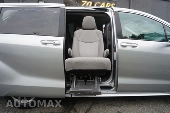 2022 Toyota Sienna LE 8-Passenger 120.5" WB - miniatura 7