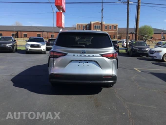 2022 Toyota Sienna LE 8-Passenger 120.5" WB - miniatura 3