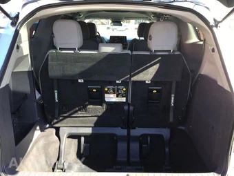 2022 Toyota Sienna LE 8-Passenger 120.5" WB - miniatura 7