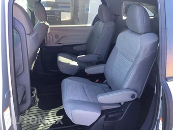 2022 Toyota Sienna LE 8-Passenger 120.5" WB - miniatura 8