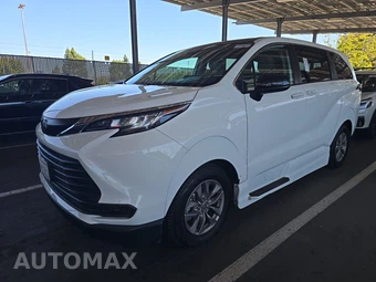 2022 Toyota Sienna LE 8-Passenger 120.5" WB