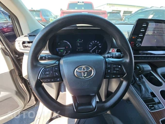 2022 Toyota Sienna LE 8-Passenger 120.5" WB - miniatura 10