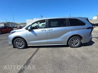 2022 Toyota Sienna LE 8-Passenger 120.5" WB - miniatura 3