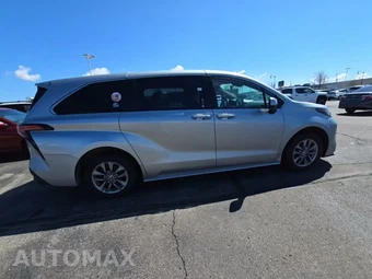 2022 Toyota Sienna LE 8-Passenger 120.5" WB - miniatura 5