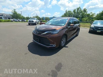 2022 Toyota Sienna XLE 7-Passenger 120.5" WB