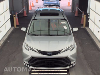 2022 Toyota Sienna XLE 7-Passenger 120.5" WB - miniatura 2