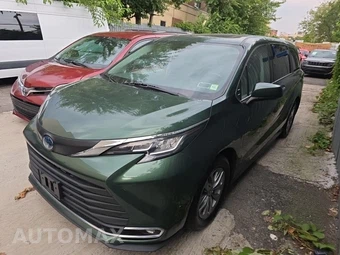 2022 Toyota Sienna XLE 7-Passenger 120.5" WB