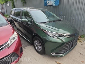 2022 Toyota Sienna XLE 7-Passenger 120.5" WB - miniatura 3