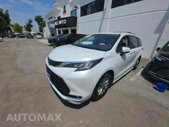 2022 Toyota Sienna XLE 8-Passenger 120.5" WB