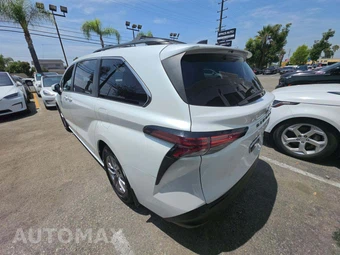 2022 Toyota Sienna XLE 8-Passenger 120.5" WB - miniatura 2
