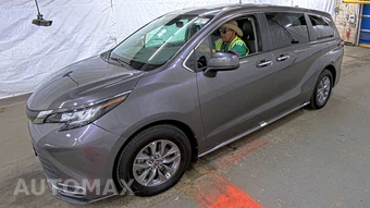 2022 Toyota Sienna XLE 8-Passenger 120.5" WB