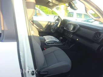 2022 Toyota Tacoma SR Crew Cab Medium Bed - miniatura 8