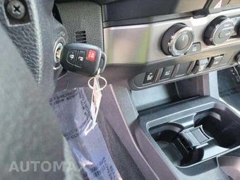 2022 Toyota Tacoma SR5 Crew Cab Medium Bed - miniatura 8