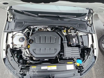 2022 Volkswagen Golf GTI SE - miniatura 15