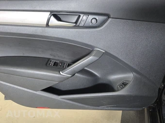 2022 Volkswagen Passat 2.0T SE - miniatura 9