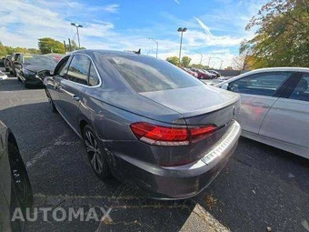 2022 Volkswagen Passat 2.0T SE - miniatura 2