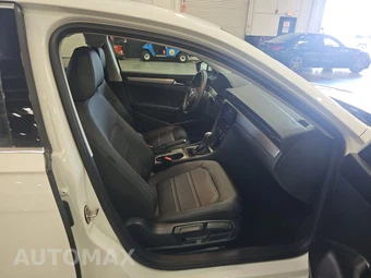 2022 Volkswagen Passat 2.0T SE - miniatura 8