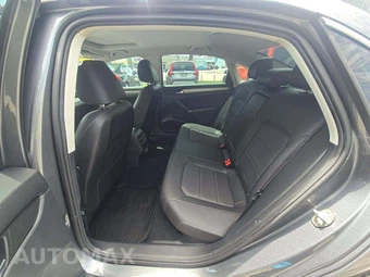 2022 Volkswagen Passat 2.0T SE - miniatura 10
