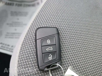 2022 Volkswagen Taos S - miniatura 8
