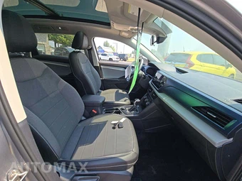 2022 Volkswagen Taos SE - miniatura 15