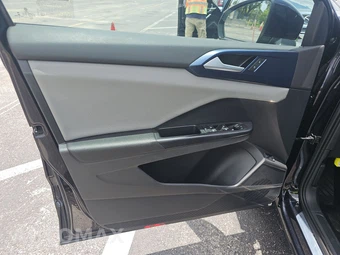 2022 Volkswagen Taos SE - miniatura 9