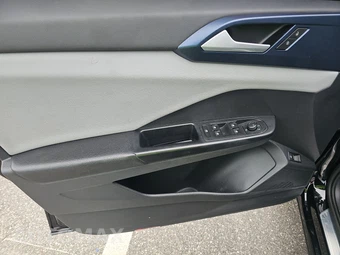 2022 Volkswagen Taos SE - miniatura 9