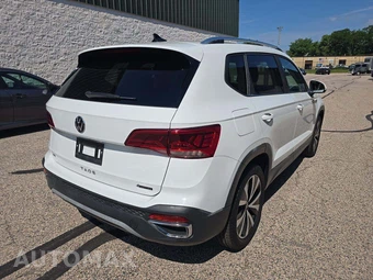 2022 Volkswagen Taos SE - miniatura 3