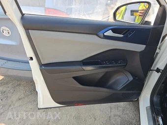 2022 Volkswagen Taos SE - miniatura 9