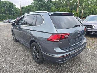 2022 Volkswagen Tiguan SE - miniatura 2