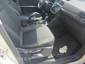 2022 Volkswagen Tiguan SE - miniatura 8