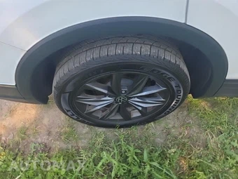 2022 Volkswagen Tiguan SE – miniatura 10