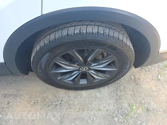 2022 Volkswagen Tiguan SE – miniatura 11