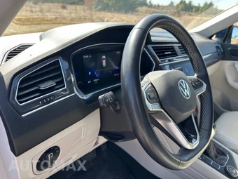 2022 Volkswagen Tiguan SE - miniatura 12