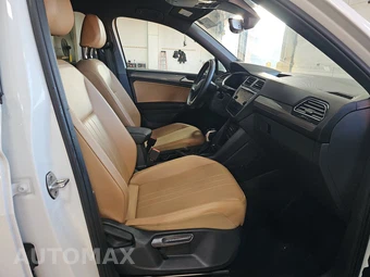 2022 Volkswagen Tiguan SE - miniatura 8