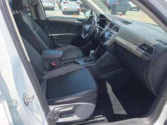2022 Volkswagen Tiguan SE – miniatura 8