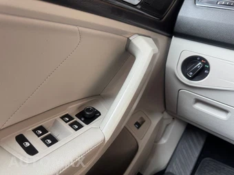 2022 Volkswagen Tiguan SE - miniatura 19
