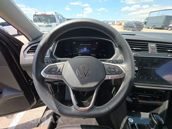 2022 Volkswagen Tiguan SE – miniatura 10